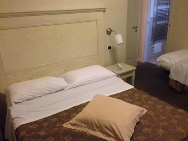מרינה די פיאטרסנטה Hotel Villa Tiziana 3*, מרינה די פיאטרסנטה