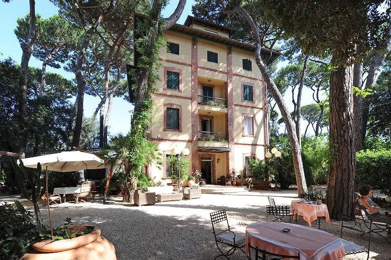***  מרינה די פיאטרסנטה Hotel Villa Tiziana איטליה